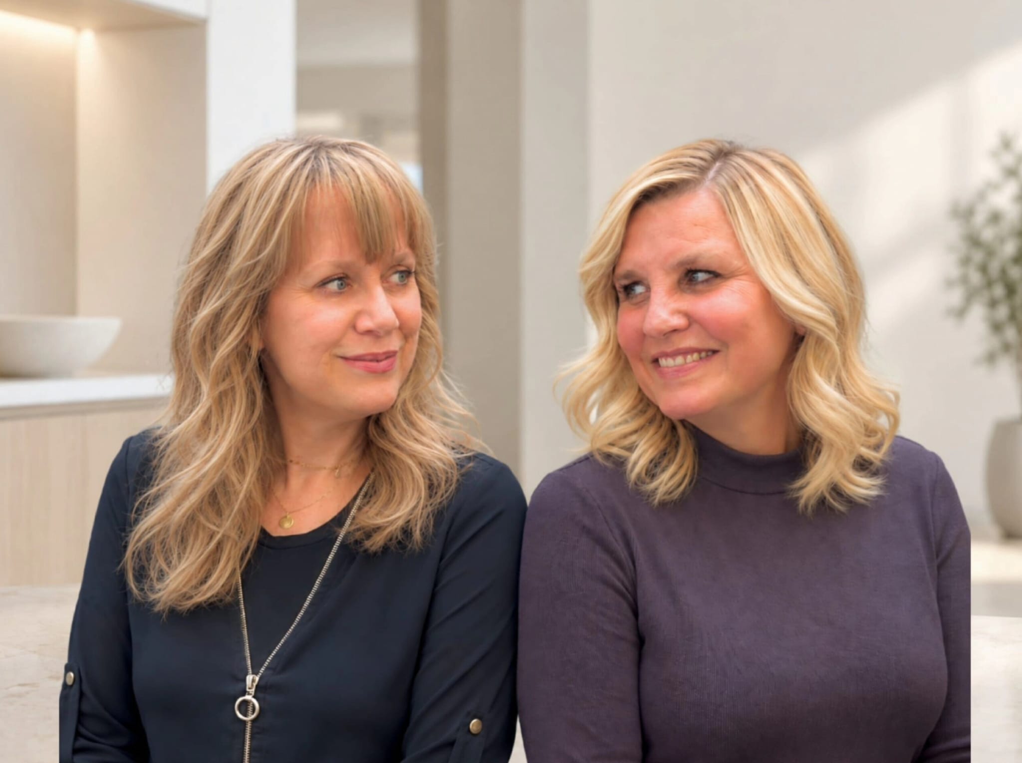Carolin Niklaus und Nicole Reichel im gemeinsamen Porträt, einander zugewandt
